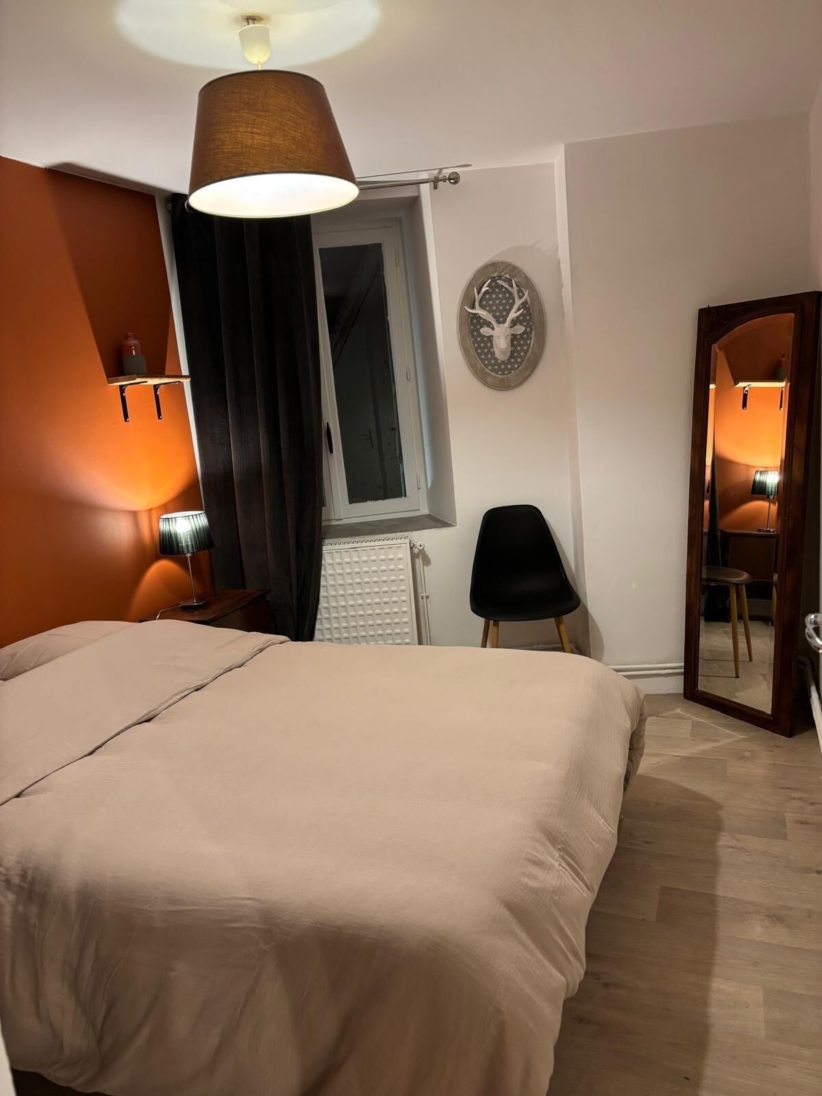 1 chambre, fer et planche à repasser, draps fournis