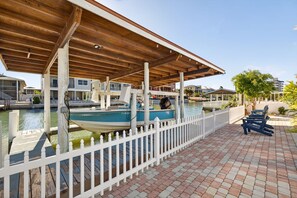 Terrace/patio - Blue Bay View - Canal Front- Heated Pool (Fort Myers Beach)