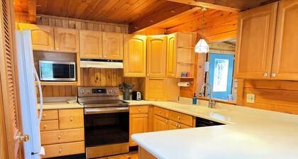 Boone’s Cabin at Moose Pond - Easy Lake, Hiking and Ski Access