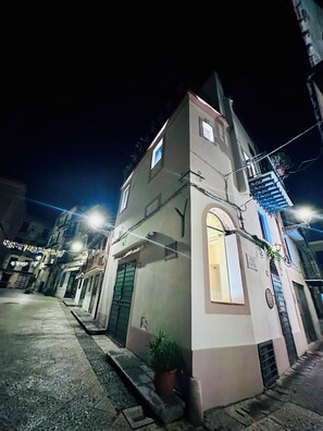 Exterior - Domus Privè (Monreale)