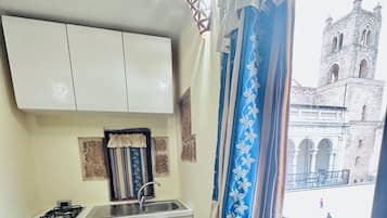 Comfort Double Room, City View | Private kitchen
