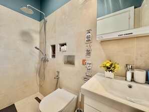 Shower, hair dryer, towels - Acharavi Central Apartment 1 (Acharavi)