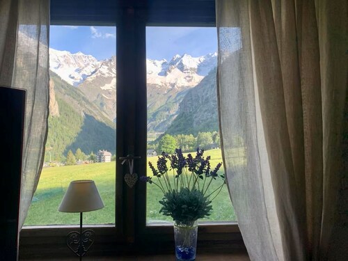 View Mont Blanc | Parking | 0.6km from Center
