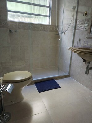 Handtücher, Seife, Toilettenpapier