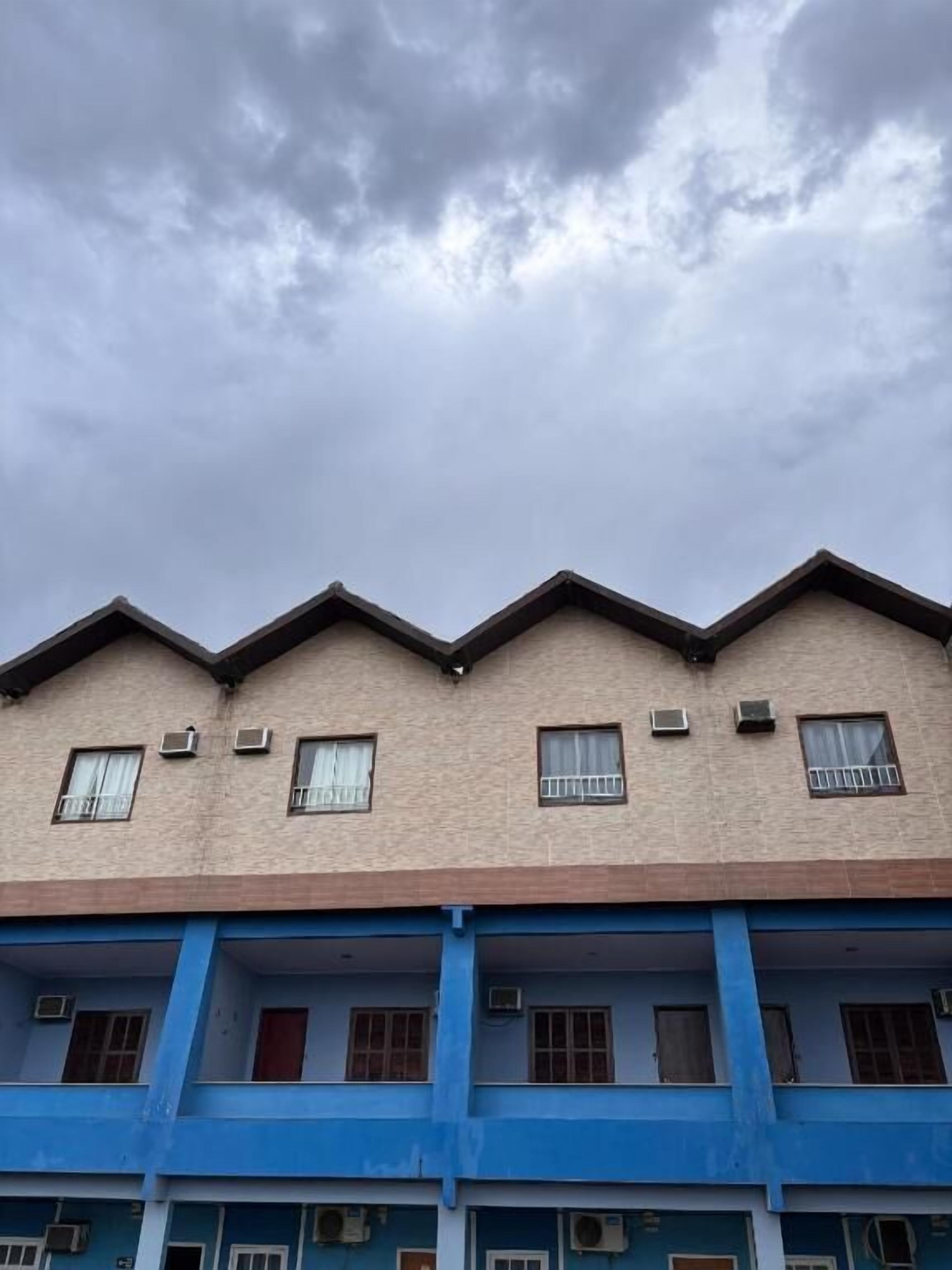 Dubbelrum - balkong - utsikt mot poolen | Exteriör