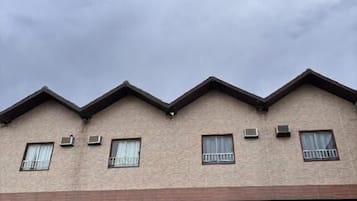 Dubbelrum - balkong - utsikt mot poolen | Exteriör