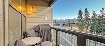 Perfect NEW family-friendly townhouse close to Winter Park!  Great views!