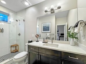 Shower, hair dryer, towels, soap - Perfect NEW family-friendly townhouse close to Winter Park!  Great views! (Fraser)