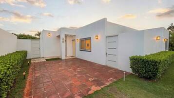 House, 2 Bedrooms, Smoking, Private Pool | Exterior