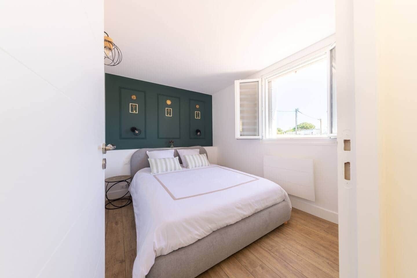 1 slaapkamer, een strijkplank/strijkijzer, wifi, beddengoed