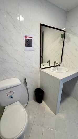 Bathroom - Holiday House Kata & Karon Phuket (Karon)