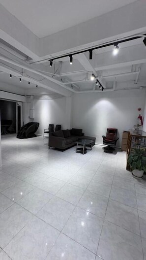 Interior - Holiday House Kata & Karon Phuket (Tambon Karon)