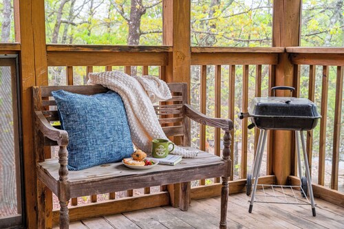 2 BR Cabin w/ 2 En-Suite Jacuzzis · Resort Access