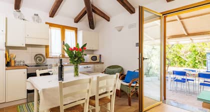Villa 100 meters from the beach with whirlpool