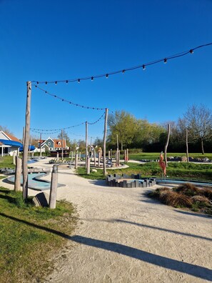 Property grounds - Vacation home, Zeeland, Holland, North Sea, Starnd, WLAN, family-friendly park (Bruinisse)