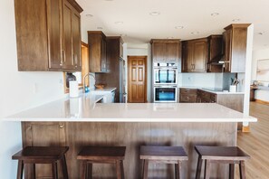 Microwave, oven, stovetop, dishwasher