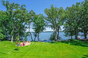Property grounds - Spacious 5-bedroom on Lake Andrew w/ Private Dock/Game Room/Gym &<2 hours to MSP (New London)