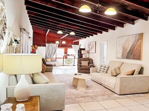 Living area - Exquisite rural house with garden, pool and views. (Arico Viejo)