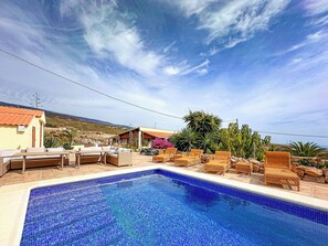 Outdoor pool, a heated pool - Exquisite rural house with garden, pool and views. (Arico Viejo)