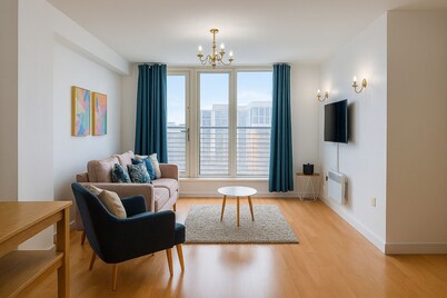 Central Cardiff 2 Bed Apartment | FREE Parking | Walk to Stadium & Shopping