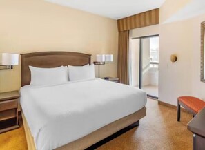 2 bedrooms, iron/ironing board, WiFi, bed sheets - F1 Weekend 2026 - 2BR on the Harmon Straight - 19th Floor - Sleeps 6 - Nov 18-22 (Las Vegas)