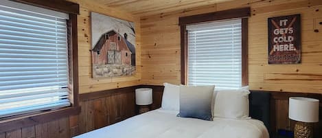 Travel crib, WiFi, bed sheets