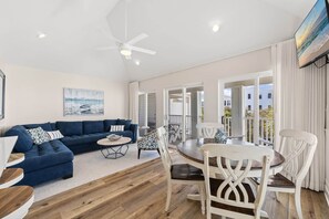 TV, ping pong - A Perfect Summer West (Walton County)