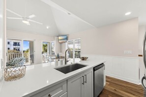 Fridge, microwave, oven, stovetop - A Perfect Summer West (Walton County)