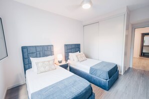 2 bedrooms, iron/ironing board, Internet, bed sheets - Elephant Apartment | Two-bedroom | Shared pool (Funchal)