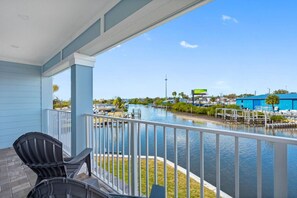 Property grounds - Spacious Waterfront Home Near Downtown Tampa (Tampa)