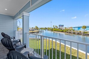 Property grounds - Spacious Waterfront Home Near Downtown Tampa (Tampa)
