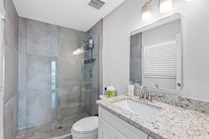 Hair dryer - Spacious Waterfront Home Near Downtown Tampa (Tampa)
