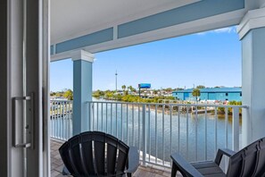 Property grounds - Spacious Waterfront Home Near Downtown Tampa (Tampa)
