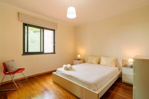 3 habitaciones, tabla de planchar con plancha, internet y ropa de cama 