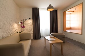 TV - 1st Floor | One-Bedroom | Old Town | Parking & AC (Funchal)