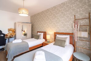 Room - Sunrise House | Two-bedroom (Santa Cruz)