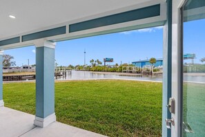 Terrace/patio - Brand-New Waterfront Retreat Near Tampa Bay (Tampa)
