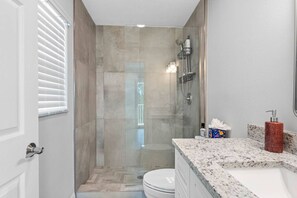 Hair dryer - Modern Waterfront Tampa Home w/ Balconies (Tampa)