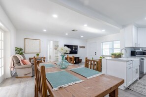 Interior - Walkable Tampa Bungalow Close to Top Spots (Tampa)