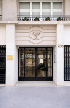 Exterior detail - Light of Riviera - Elegant two-room apartment with terrace and private parking space (Roquebrune-Cap-Martin)