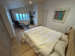 3 bedrooms, iron/ironing board, travel crib, free WiFi - Authentic home in the heart of La Couarde sur mer (La Couarde-sur-Mer)