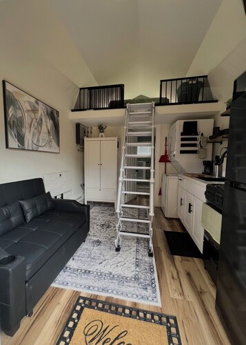 1 bedroom cottage in soothing Colorado Springs with AC- Nearby lake-Downtown