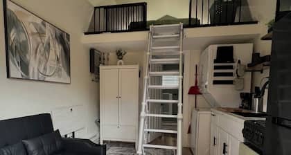 1 bedroom cottage in soothing Colorado Springs with AC- Nearby lake-Downtown