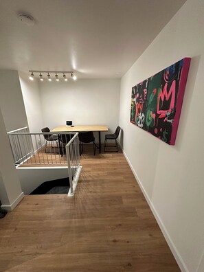 Interior - 31 Nights or more - 3 bedroom apartment in downtown Montréal with terrace (Montréal)