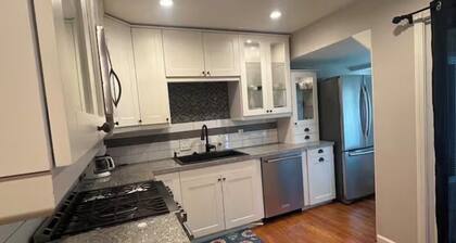 Charming 3-bedroom house in delightful Ballwin and basement is not included