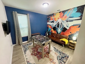 Games room - 4BR Rustic Getaway SeaWorld Lackland BMT Arcade Pool Table (San Antonio)