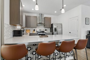 Private kitchen - 4BR Rustic Family Getaway SeaWorld Lackland BMT Arcade Pool Table (San Antonio)