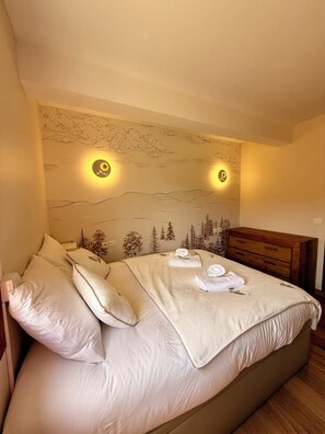 2 bedrooms, iron/ironing board, Internet, bed sheets - At Phil's, a warm and cozy cocoon. (Saillagouse)