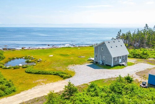 Cozy, tranquil waterfront retreat with a stunning oceanfront view in the pines.