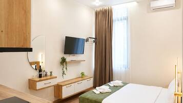 Standard Studio, Mountain View | Blackout drapes, iron/ironing board, free WiFi